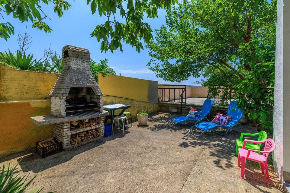 Komfortables Apartment nur 300 Meter zum Strand mit Liegestuhl, BBQ, Parkplatz Apartment in Primorje-Gorski Kotar County