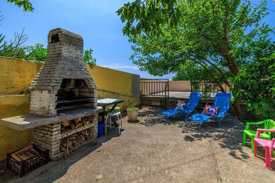Komfortables Apartment nur 300 Meter zum Strand mit Liegestuhl, BBQ, Parkplatz Apartment in Primorje-Gorski Kotar County
