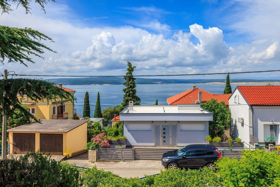 Hundefreundliches Apartment nur 130 Meter zum Strand mit 3 Parkplätzen, 4 Klimaanlagen, WiFi Apartment in Primorje-Gorski Kotar County