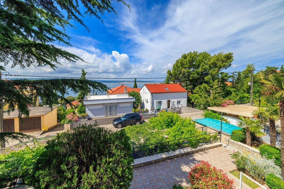Hundefreundliches Apartment nur 130 Meter zum Strand mit 3 Parkplätzen, 4 Klimaanlagen, WiFi Apartment in Primorje-Gorski Kotar County