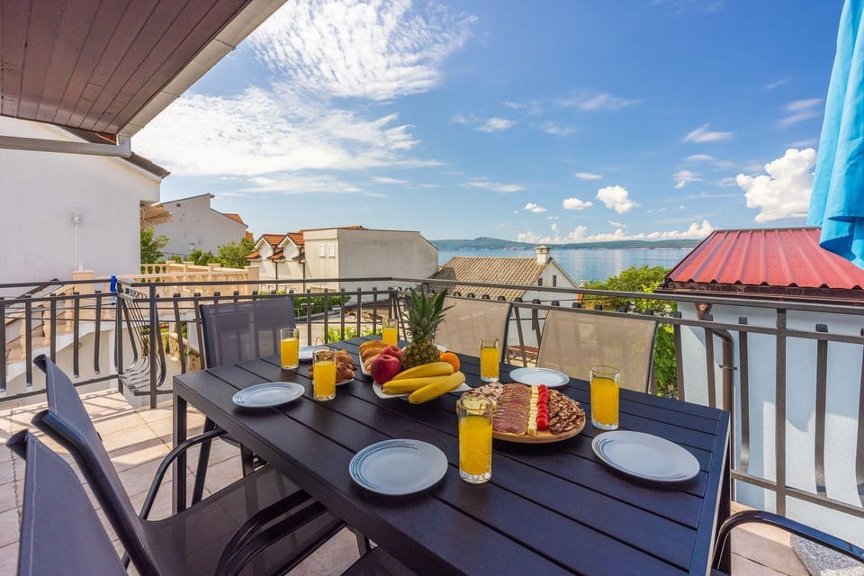 Modernes Apartment in Traumlage nur 70 Meter zum Strand mit Parkplatz, Meerblick, Hundefreundlich Apartment in Primorje-Gorski Kotar County