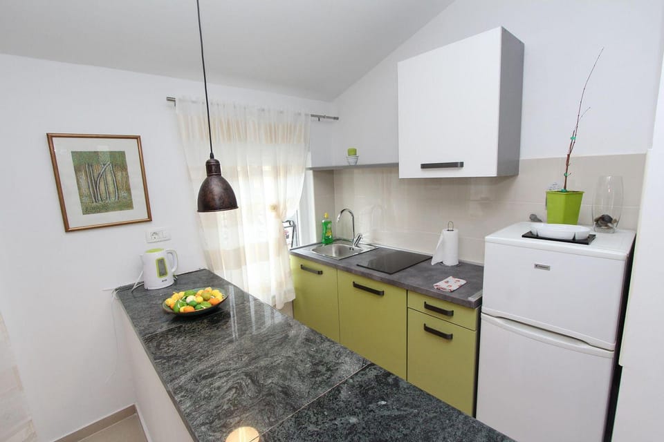 Charmantes Apartment mit moderner Einrichtung nur 300 Meter ins Zentrum von Rovinj Apartment in Rovinj