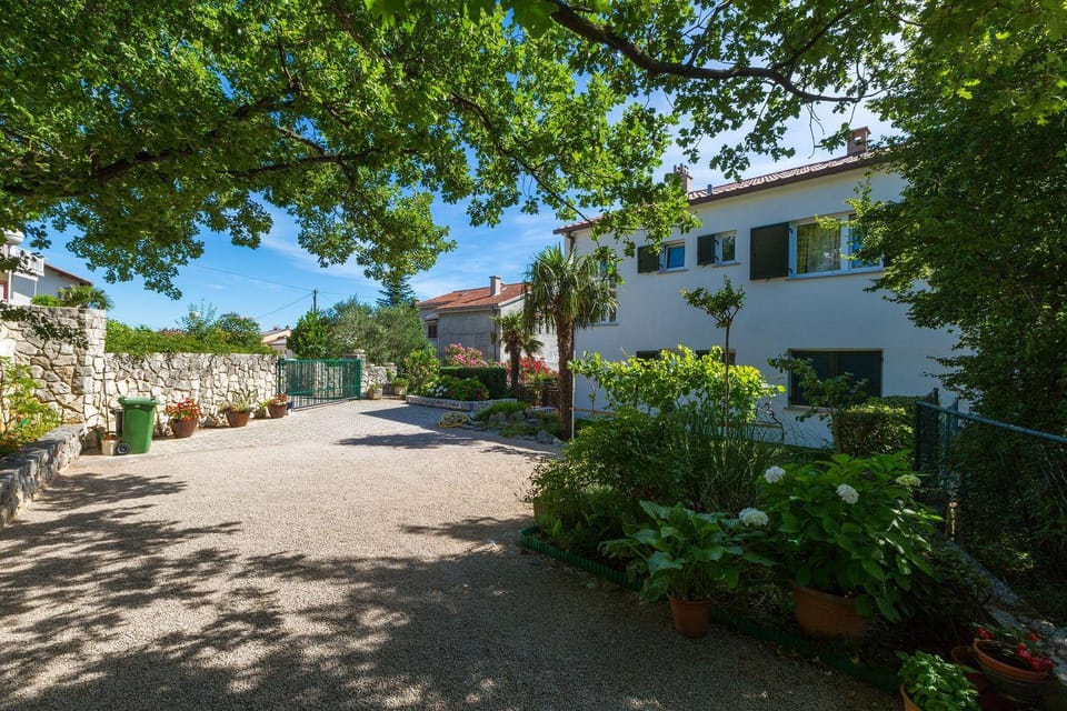Hundefreundliches Apartment nur 500 Meter zum Strand mit mediterraner Terrasse Apartment in Crikvenica