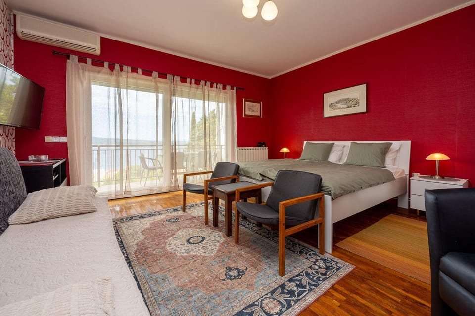 Malerisches Apartment nur 500 Meter zum Strand mit Meerblick, Grillbereich, Parkplatz Apartment in Crikvenica