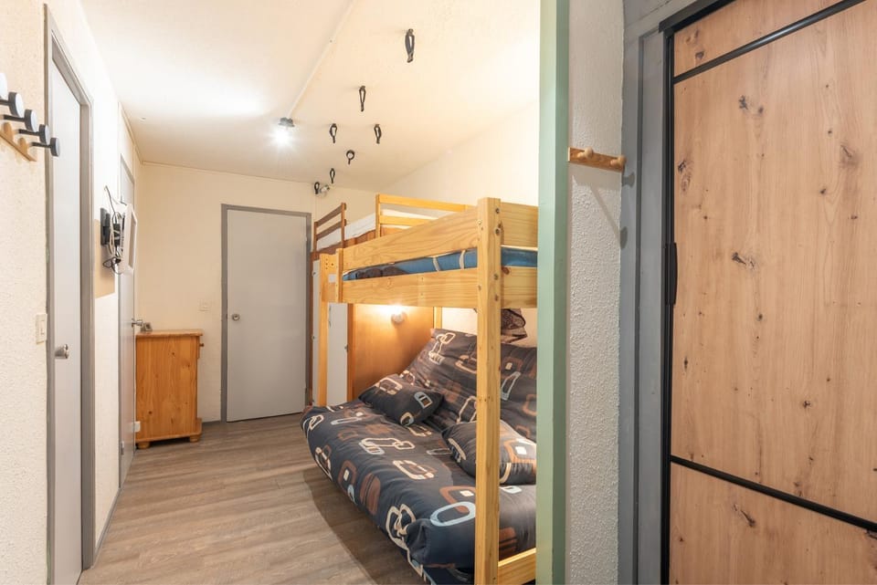 Property building, Living room, Bedroom