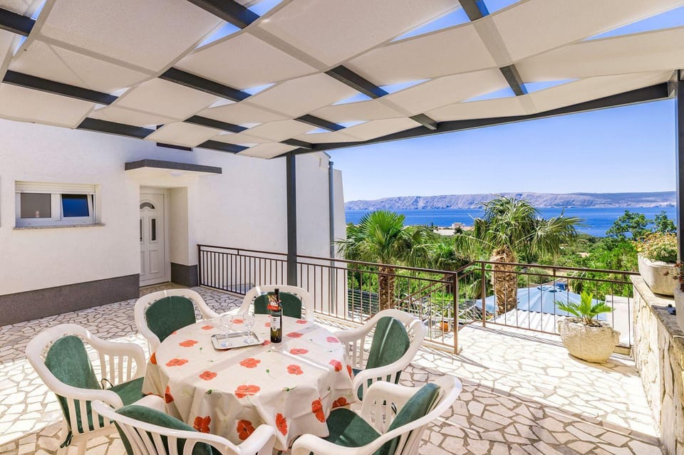Hundefreundliches Apartment nur 500 Meter zum Strand mit Meerblick, Garten, Grill Apartment in Lika-Senj County