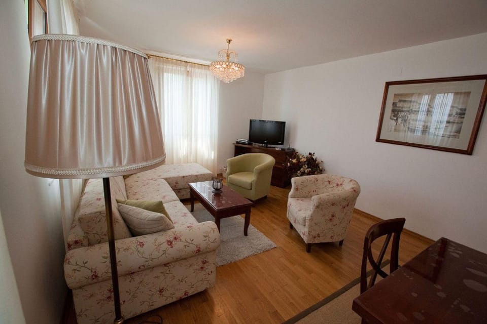 Rustikales Apartment nur 80 Meter zum Strand mit Meerblick, Waschmaschine, Klima Apartment in Crikvenica