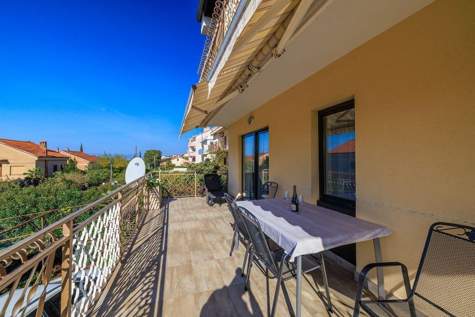 Helles Apartment nur 450 Meter zum Strand mit BBQ-Bereich - Hunde willkommen Apartment in Primorje-Gorski Kotar County