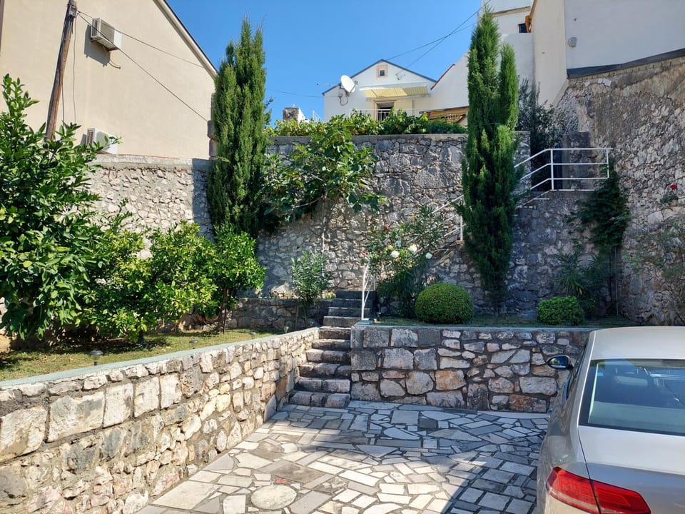 Garden, Parking