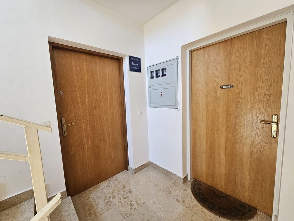 Atemberaubendes Apartment nur 50 Meter zum Strand mit Meerblick Apartment in Novi Vinodolski