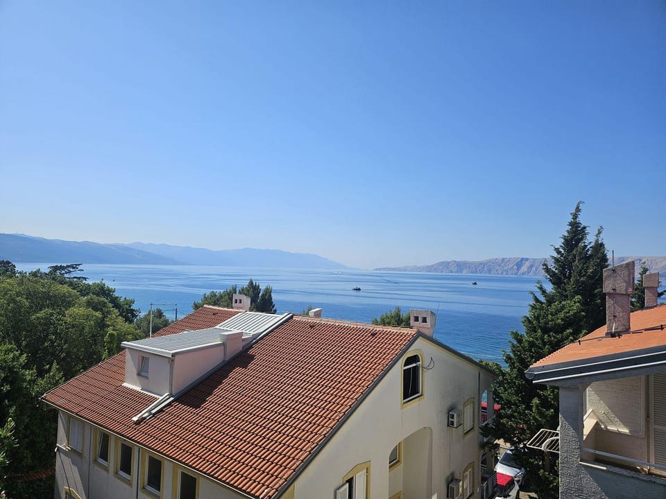 Atemberaubendes Apartment nur 50 Meter zum Strand mit Meerblick Apartment in Novi Vinodolski