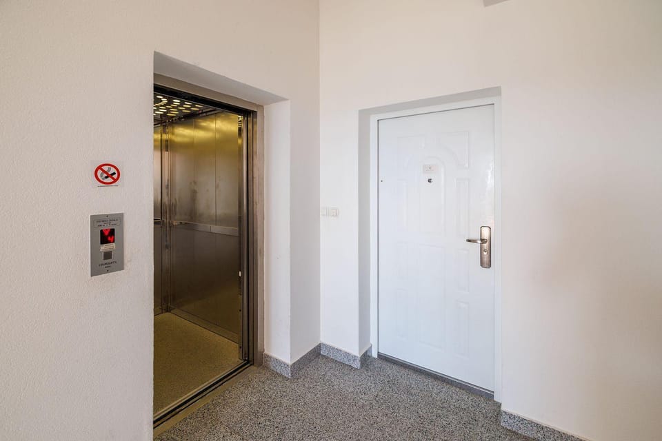 Dachgeschoss Apartment mit Meerblick, Privatparkplatz und Waschmaschine Apartment in Crikvenica