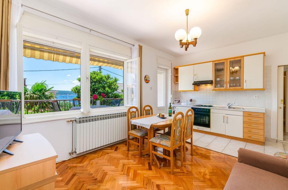 Malerisches Apartment nur 200 Meter zum Sandstrand mit Meerblick Apartment in Crikvenica