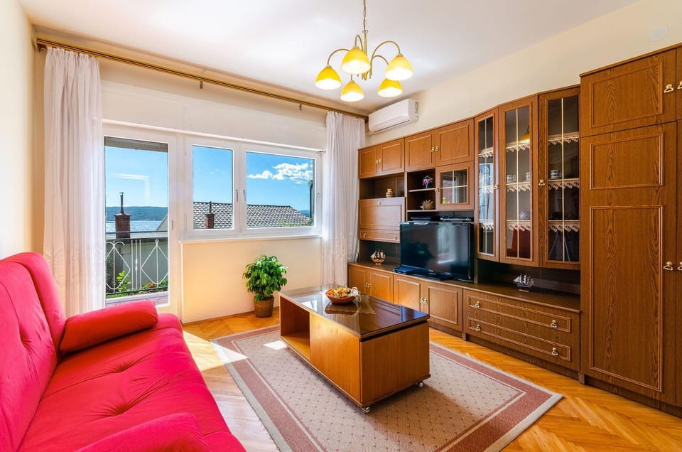 Vintage-Style Apartment nur 450 Meter zum Strand mit Meerblick - Hunde willkommen Apartment in Crikvenica