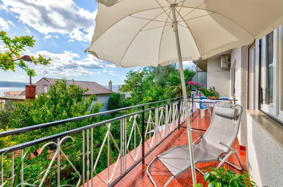 Vintage-Style Apartment nur 450 Meter zum Strand mit Meerblick - Hunde willkommen Apartment in Crikvenica