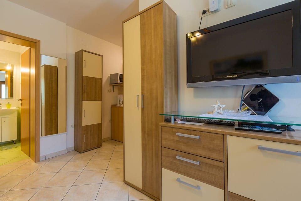 Vintage-Style Apartment nur 70 Meter zum Strand mit Meerblick und Parkplatz Apartment in Crikvenica