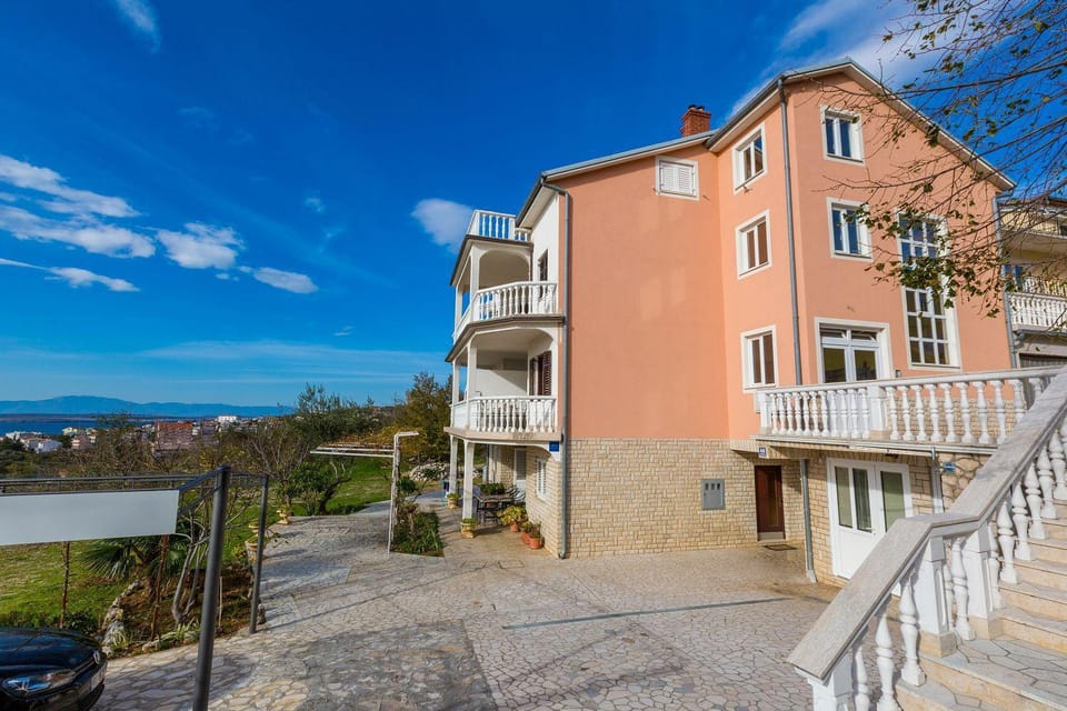 Komfortables Apartment mit Meerblick, Garten, Grillberich und Parkplatz Apartment in Crikvenica