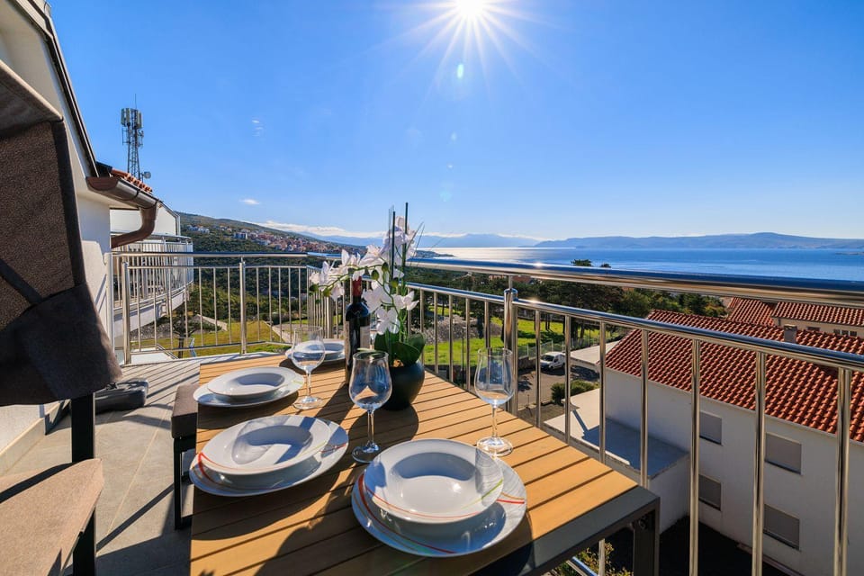 Modernes Apartment mit traumhaften Meerblick zur Insel Krk Apartment in Crikvenica