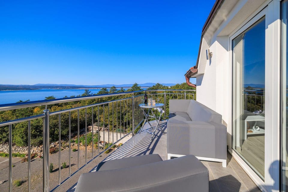 Helles Apartment mit atemberaubenden Meerblick bis zur Insel Krk Apartment in Crikvenica