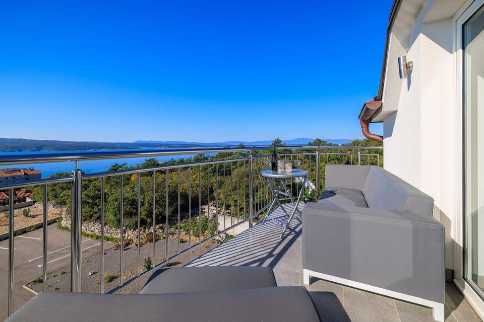 Helles Apartment mit atemberaubenden Meerblick bis zur Insel Krk Apartment in Crikvenica