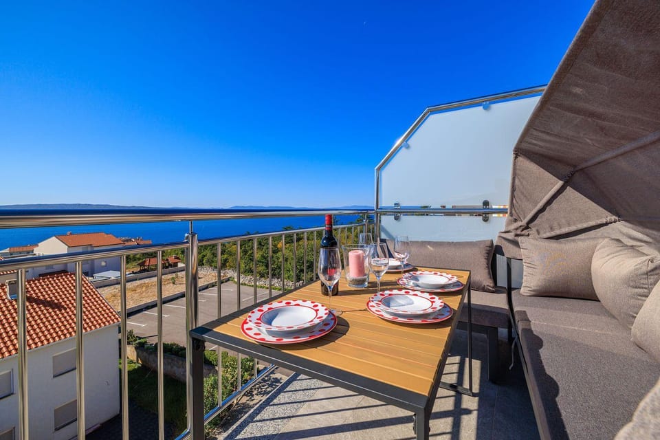 Atemberaubendes Apartment mit tollem Meerblick, Waschmaschine, Grillbereich Apartment in Crikvenica