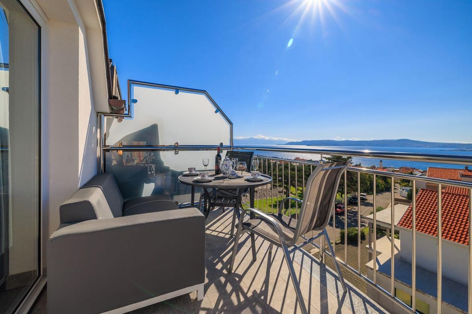 Malerisches Apartment mit grandiosem Meerblick, Grillbereich, Waschmaschine Apartment in Crikvenica