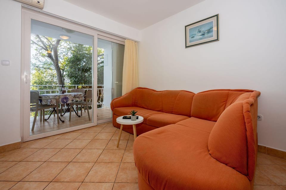 Traumhaftes Apartment nur 70 Meter zum Strand mit Meerblick und Privatparkplatz Apartment in Primorje-Gorski Kotar County
