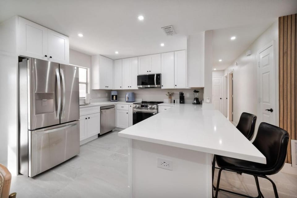 Downtown Home with Basketball, Firepit and Just 20 Miles to Disney House in Osceola County