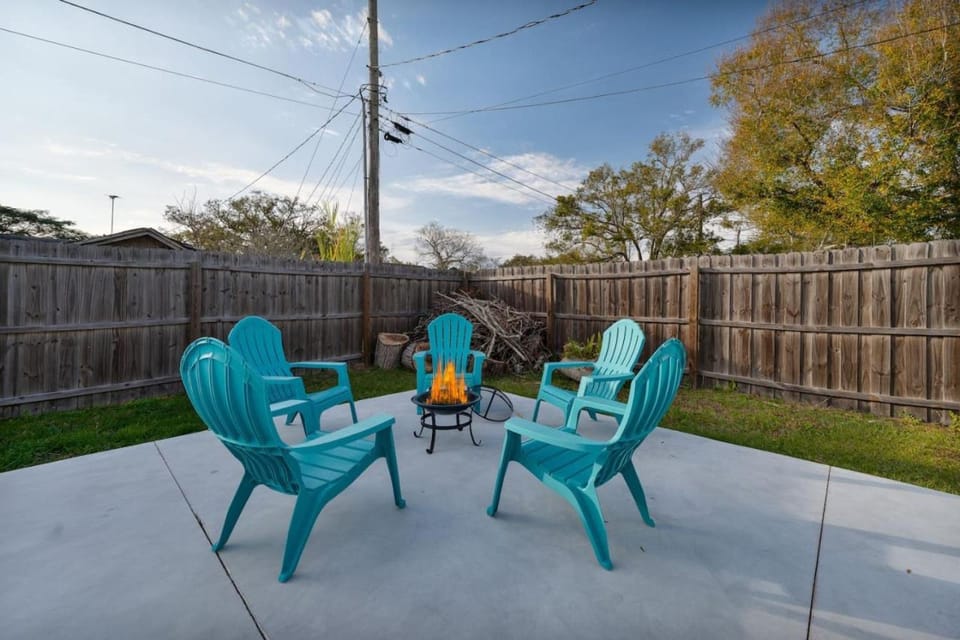Downtown Home with Basketball, Firepit and Just 20 Miles to Disney House in Osceola County