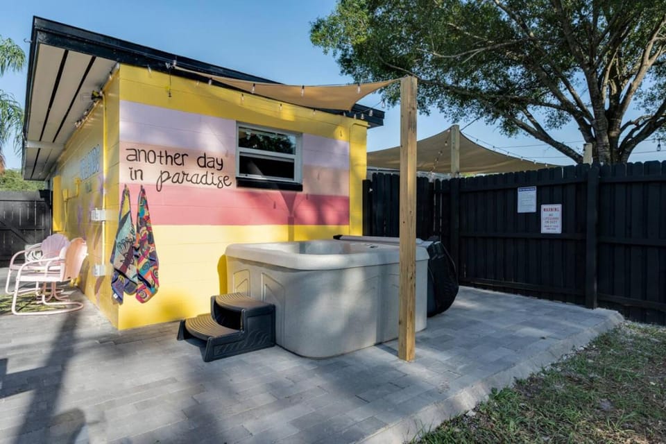 Cozy Orlando Studio with Jacuzzi, Fire Pit, and BBQ House in Azalea Park