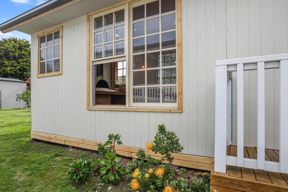 Galbraith Beach Studio 2 - steps away from beach House in Apollo Bay