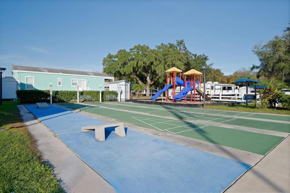 Pool, Pickleball, Gym, Playground Near Disney House in Kissimmee