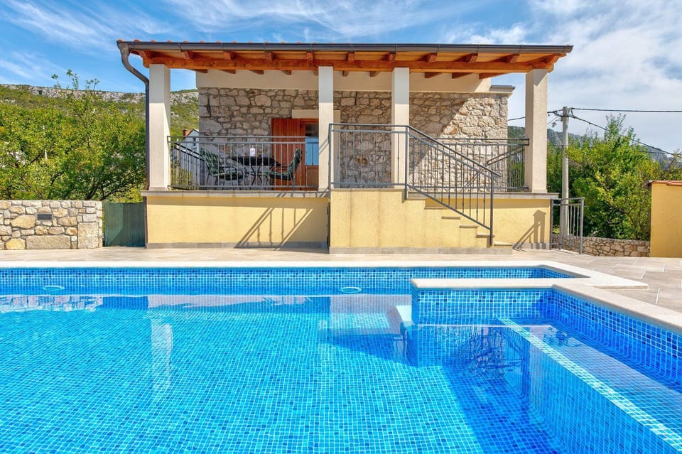 Faszinierende Casita mit Privatpool, 2 Hunde sind erlaubt, Meerblick, 2 Parkplätze House in Crikvenica