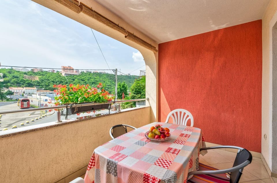 Modernes Apartment nur 500 Meter zum Strand mit WiFi und Privatparkplatz Apartment in Crikvenica