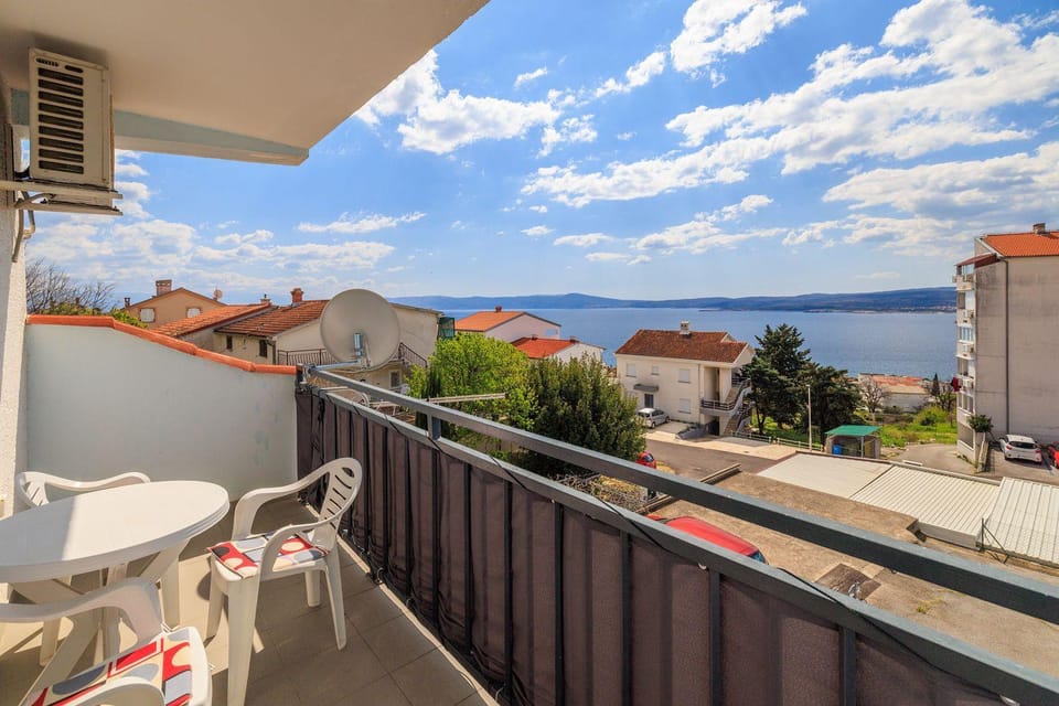 Komfortables Apartment mit Meerblick, Klima, WiFi und Waschmaschine Apartment in Crikvenica
