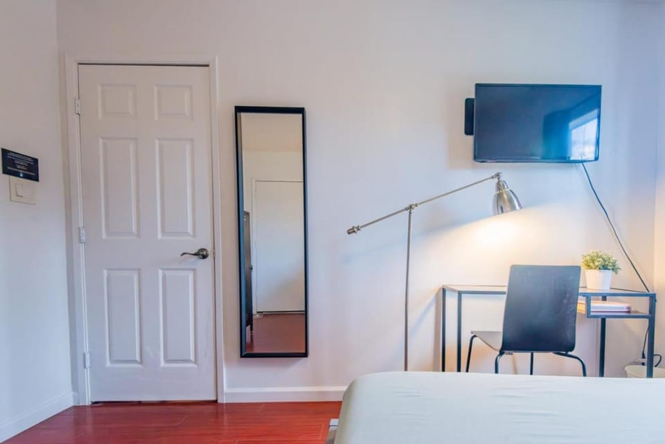 Private Room Near Griffith Park and Neighborhood Cafes - HWA4 Apartment in Hollywood