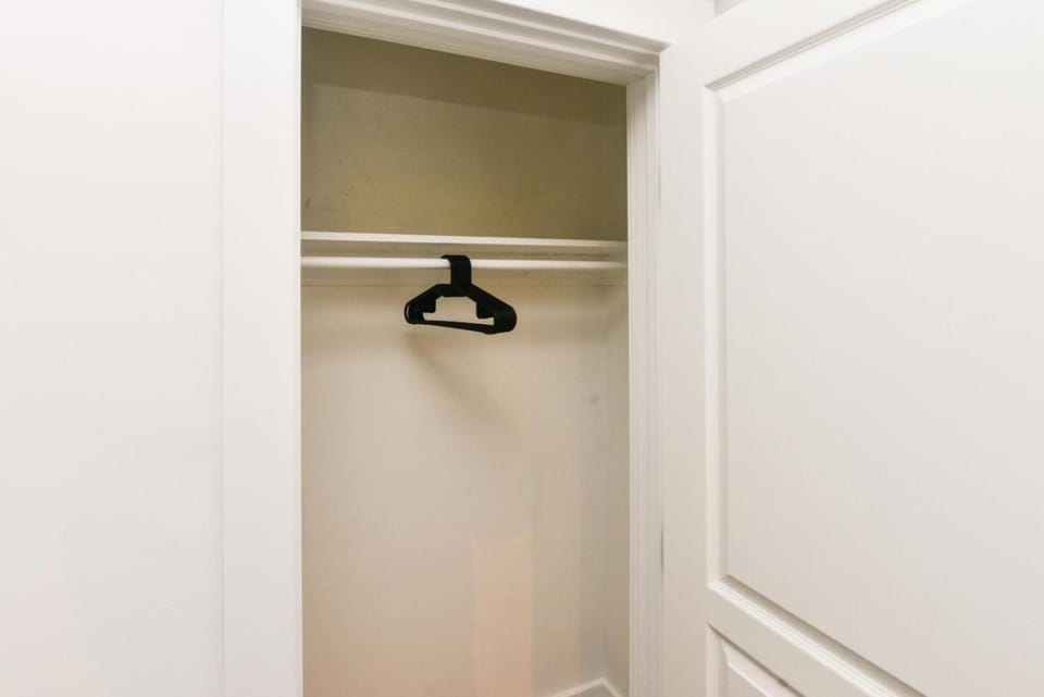 Affordable Private Room Close to Wilshire Transit - KCD2 Apartment in San Fernando Valley