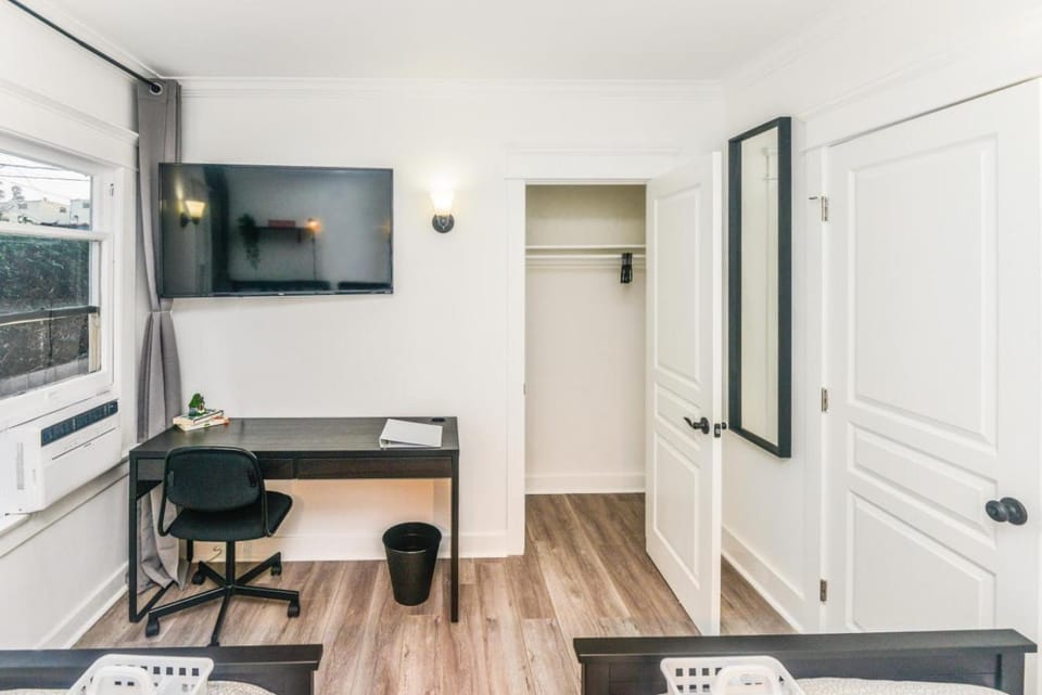 Affordable Private Room Close to Wilshire Transit - KCD2 Apartment in San Fernando Valley