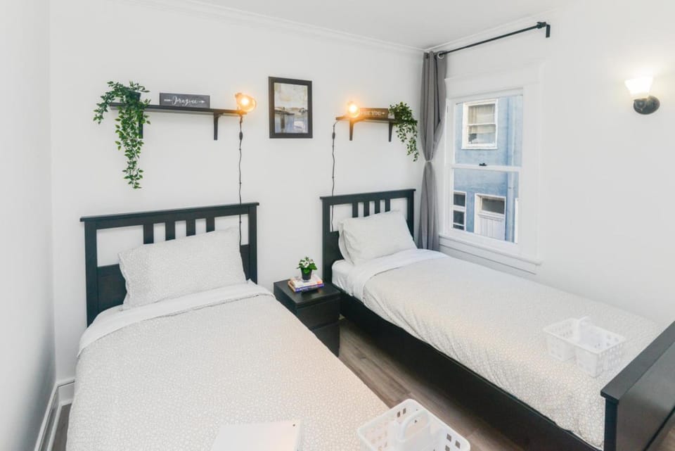 Private Affordable Room for Two Near Metro Routes - KCC2 Apartment in San Fernando Valley