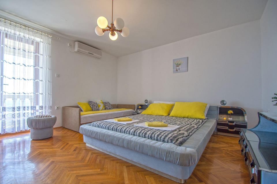 Cozy Apartment nur 400 Meter zum Strand mit beeindruckendem Meerblick Apartment in Novi Vinodolski