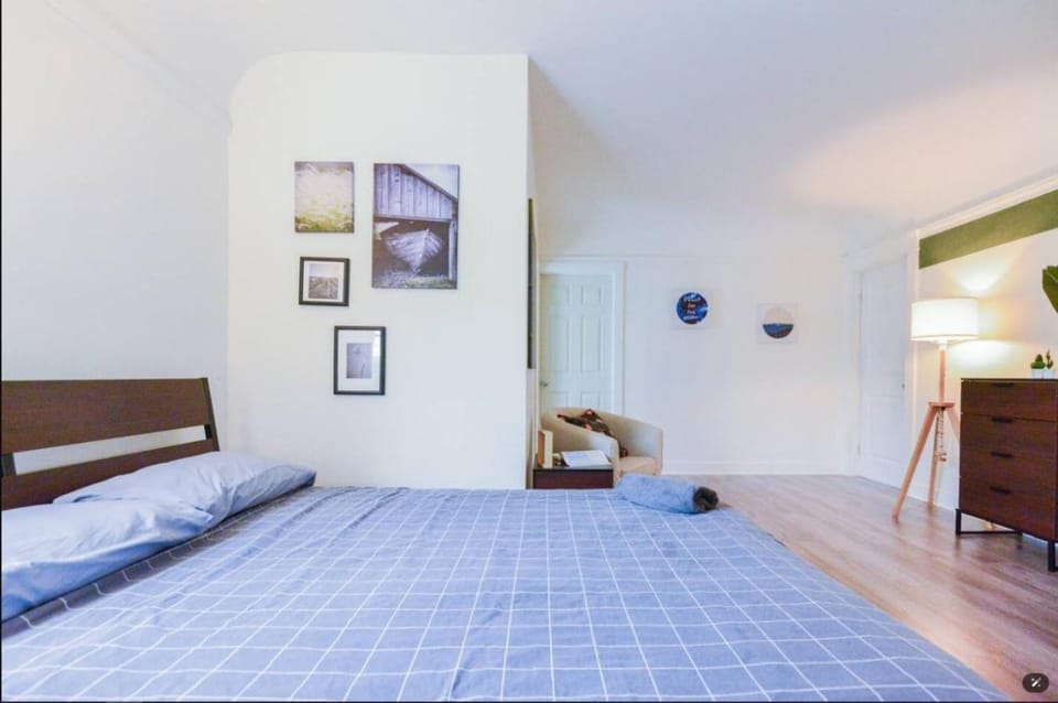 Very Spacious Private Room and Bath by Metro Routes - KCB1 Apartment in San Fernando Valley