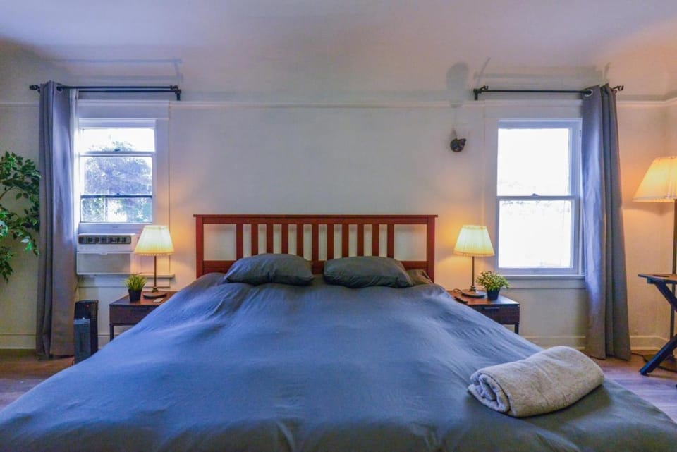 Private Room and Ensuite Bath in Central Koreatown - KCA1 Apartment in San Fernando Valley