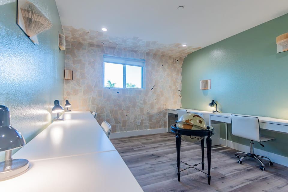 Seating area, Dining area