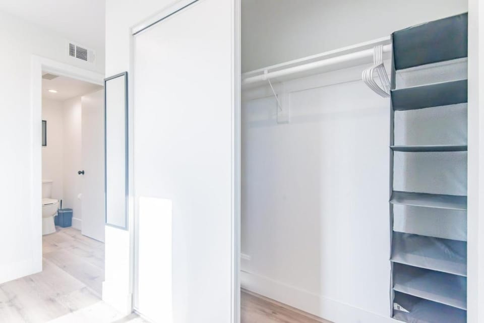 Bright Private Room and Bath in Local Residential - YHB11 Apartment in Harbor City