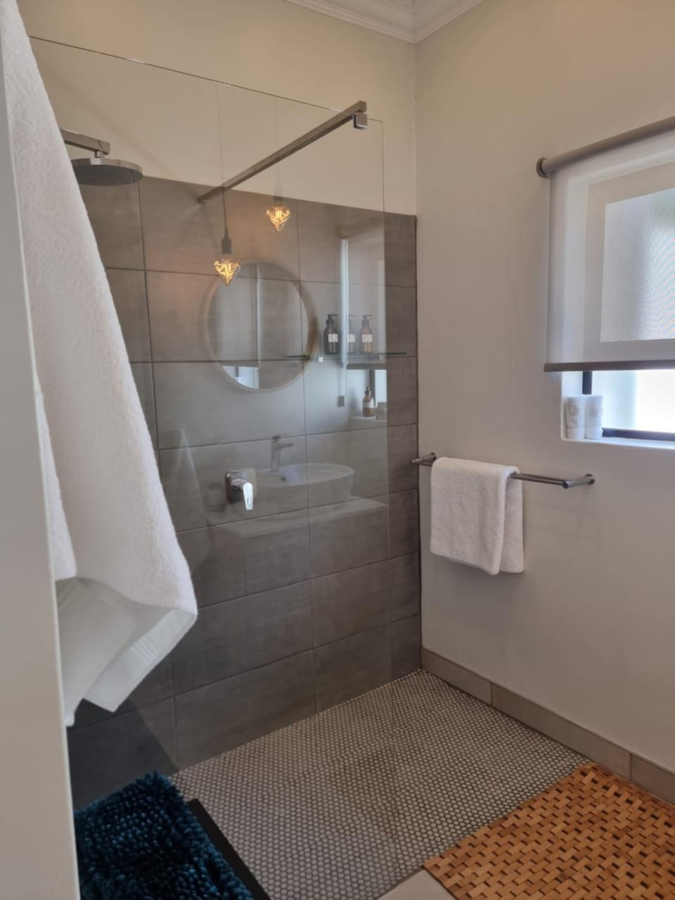 Shower, Bathroom, towels