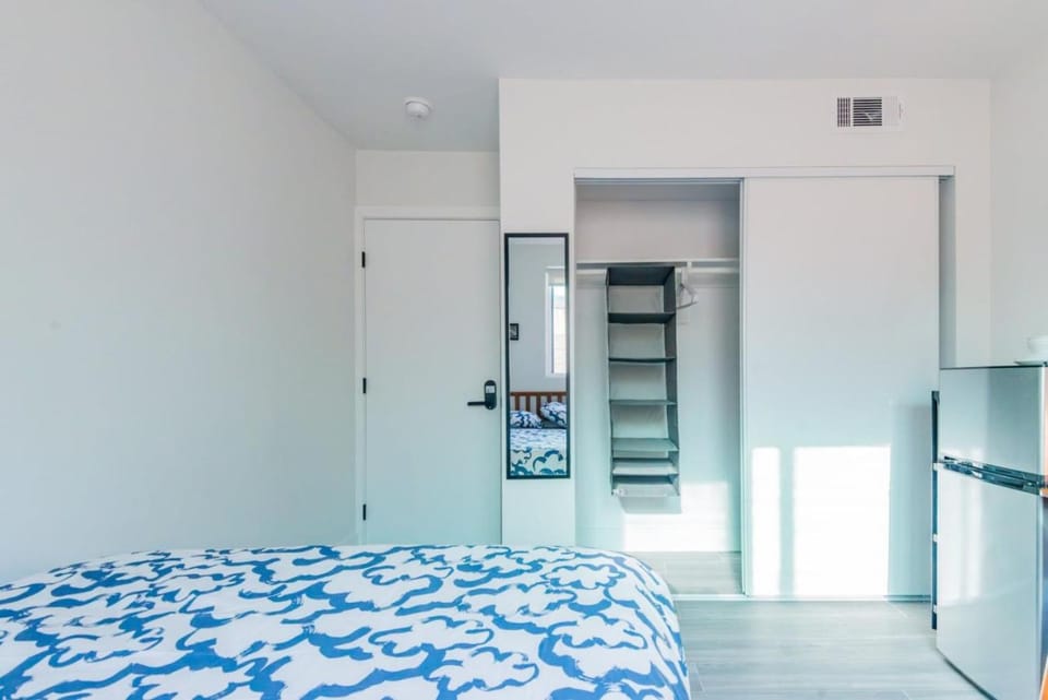 Affordable Room and Bath near Kaiser Hospital - YHB2 Apartment in Harbor City