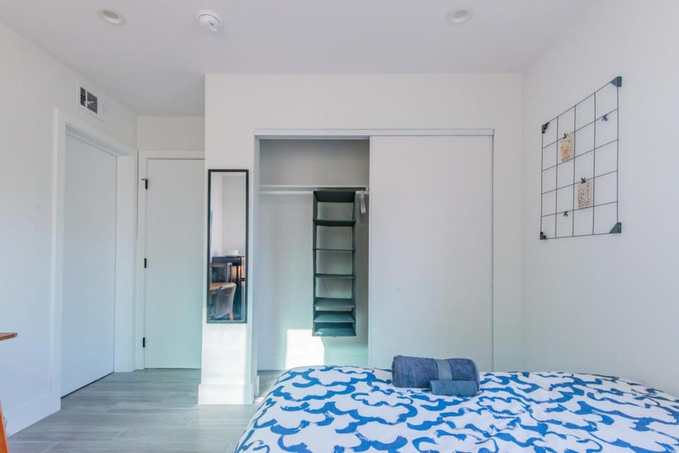 Ensuite Bathroom Budget Tidy Room near Torrance - YHB1 Apartment in Harbor City