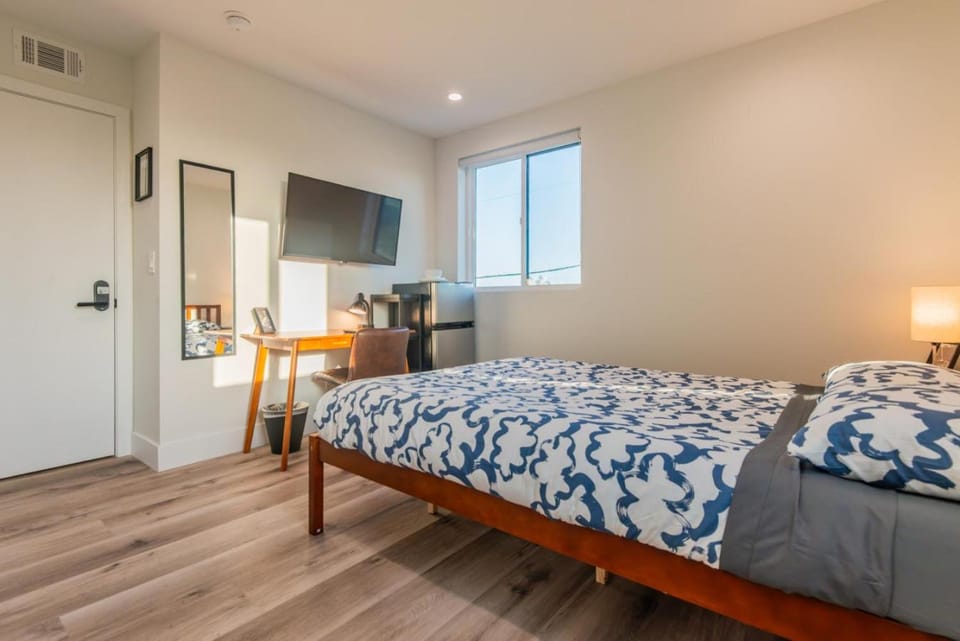Secure Private Room and Bath near Kaiser Hospital - YHA9 Apartment in Harbor City
