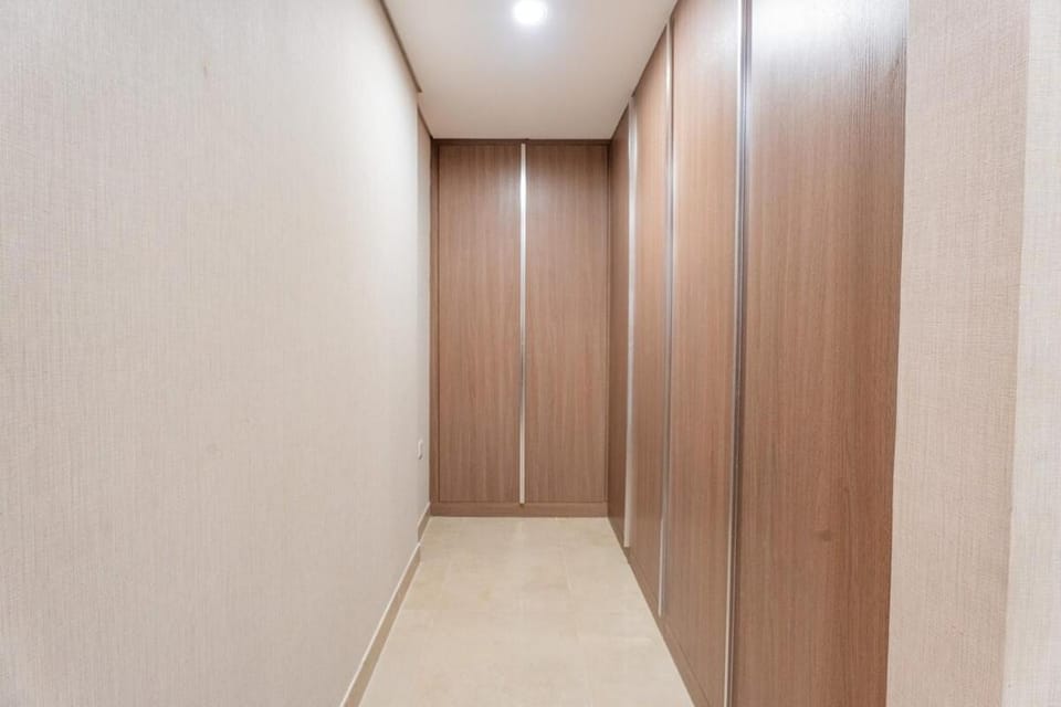 Premium 1BR King Bed Dubai Healthcare City Apartment in Dubai