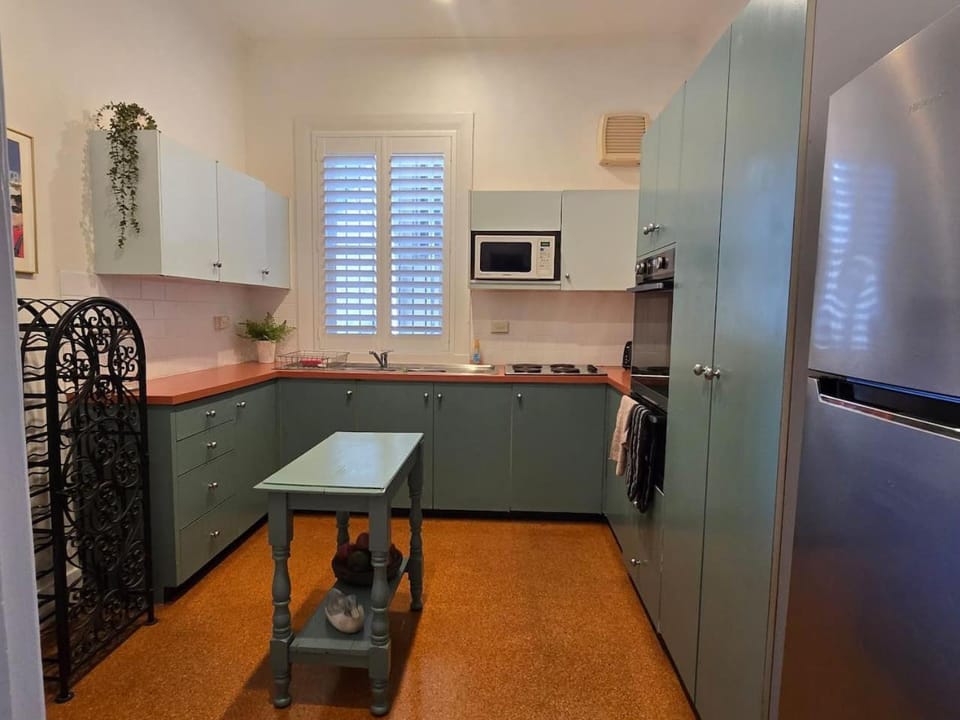 Oceanview 1BR Apartment 10 minute walk to beach Apartment in Manly